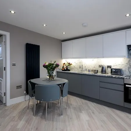Apartment Priory Street 4 *