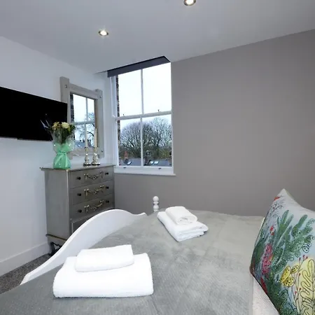 Priory Street 4 *